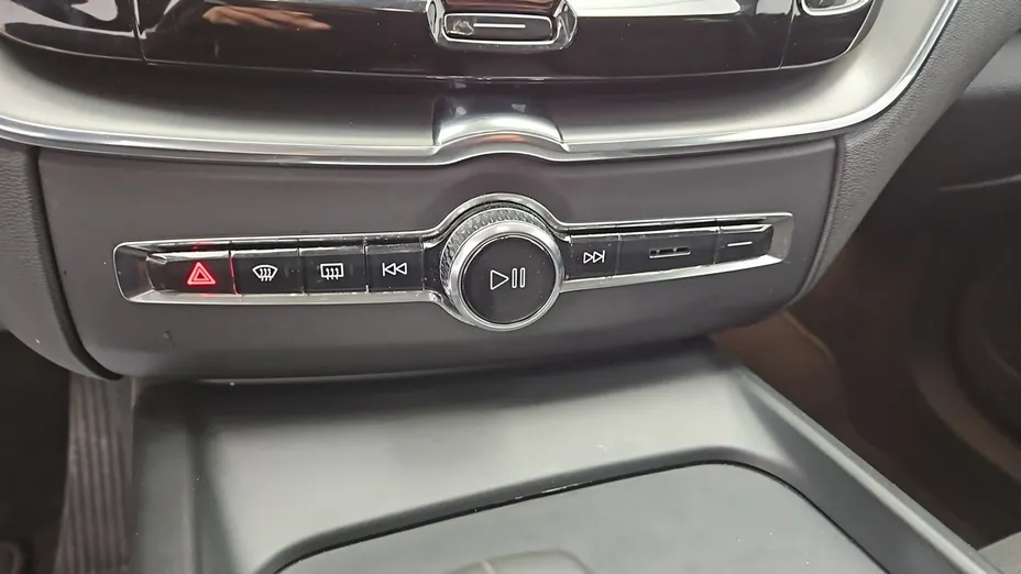 VOLVO XC60 -