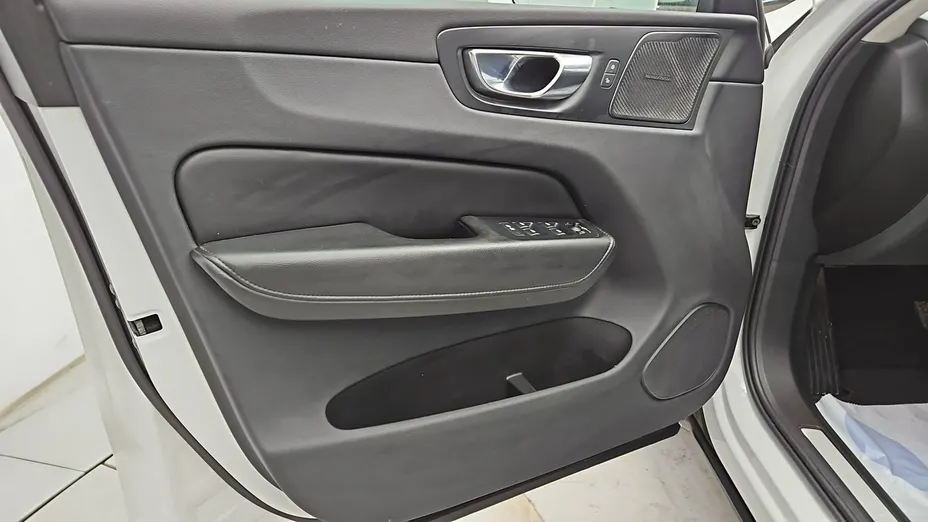 VOLVO XC60 -