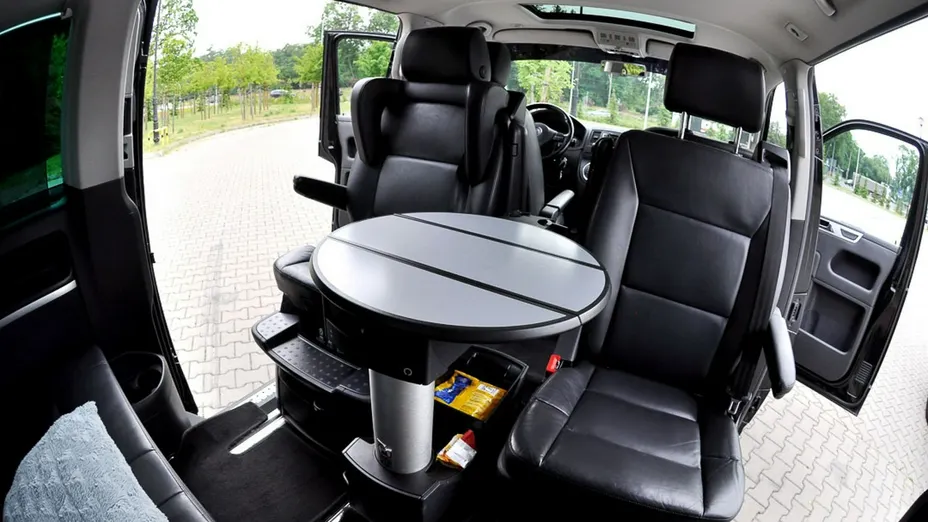 VOLKSWAGEN Multivan -