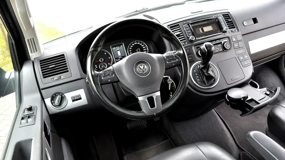 VOLKSWAGEN Multivan -