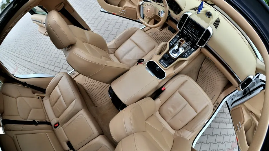 PORSCHE Cayenne -
