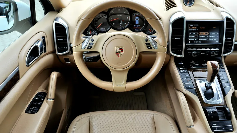 PORSCHE Cayenne -