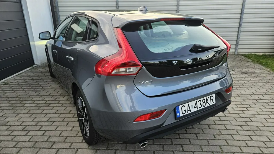 VOLVO V40 -