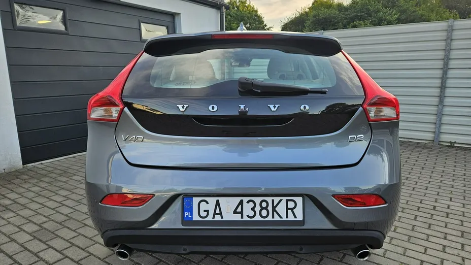 VOLVO V40 -