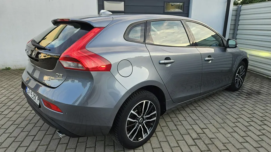 VOLVO V40 -