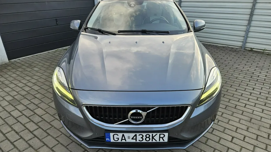 VOLVO V40 -