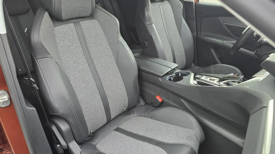 PEUGEOT 3008 -