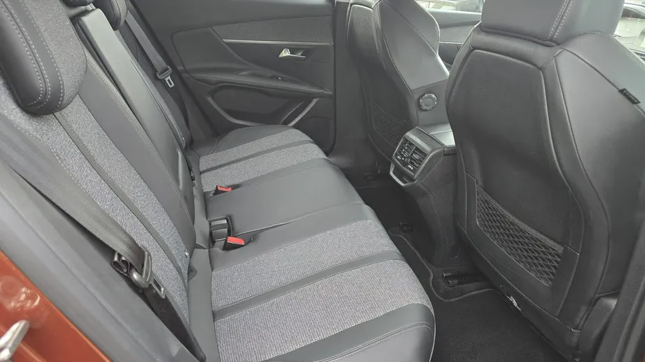 PEUGEOT 3008 -