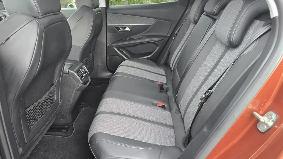 PEUGEOT 3008 -
