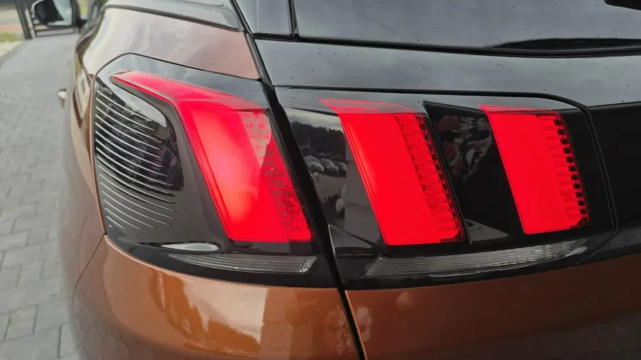 PEUGEOT 3008 -