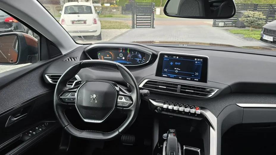 PEUGEOT 3008 -