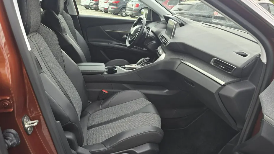 PEUGEOT 3008 -
