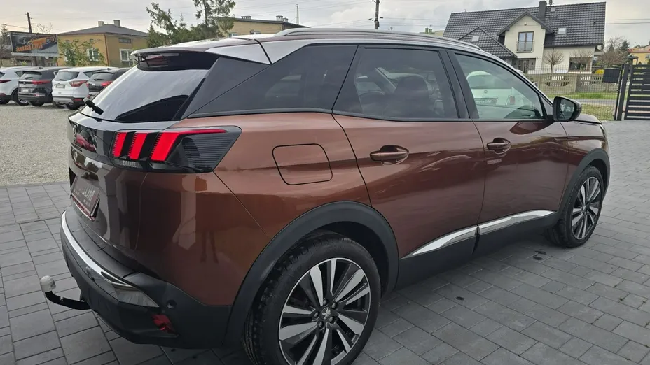 PEUGEOT 3008 -