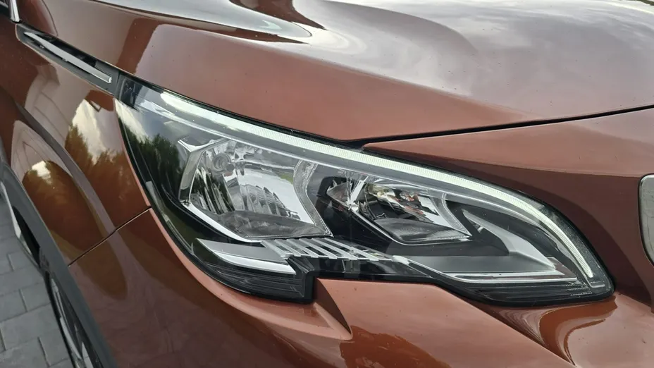 PEUGEOT 3008 -