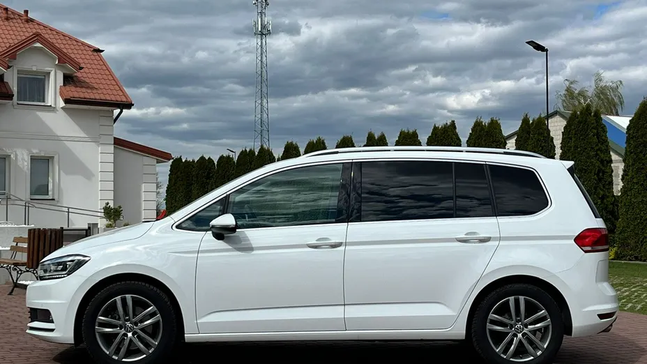 VOLKSWAGEN Touran -