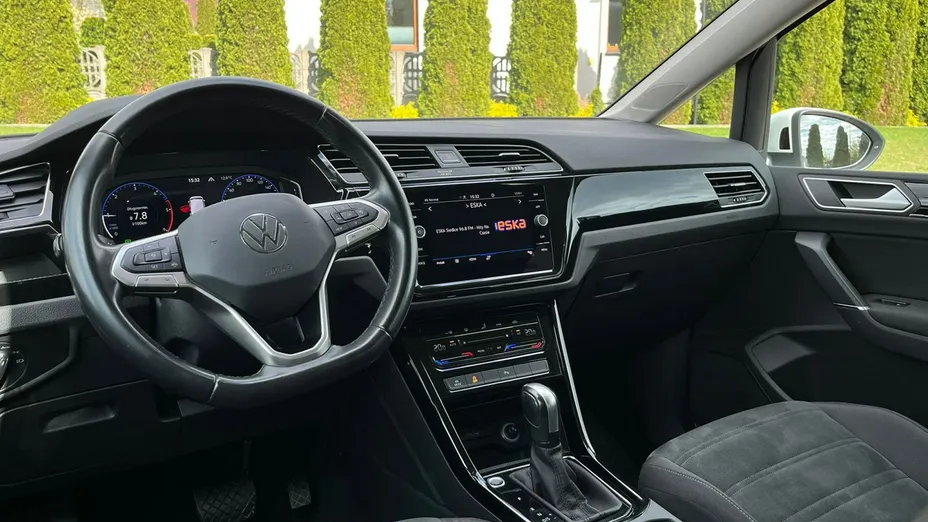 VOLKSWAGEN Touran -