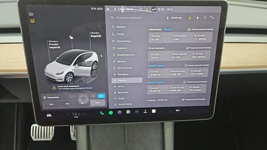 TESLA Model Y -
