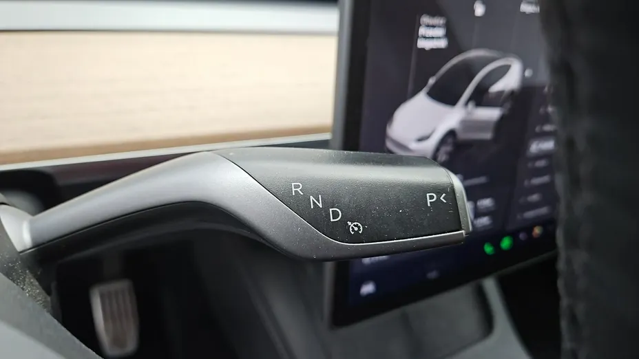 TESLA Model Y -