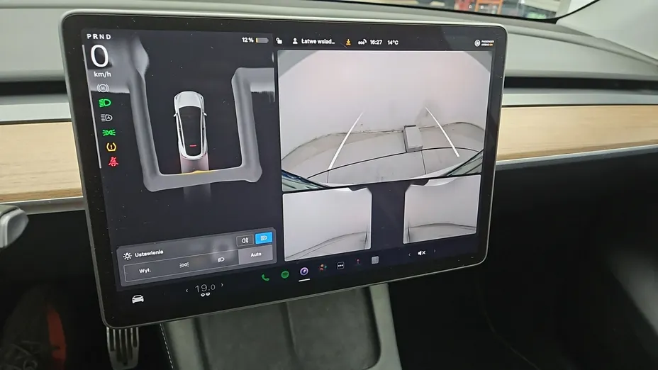 TESLA Model Y -
