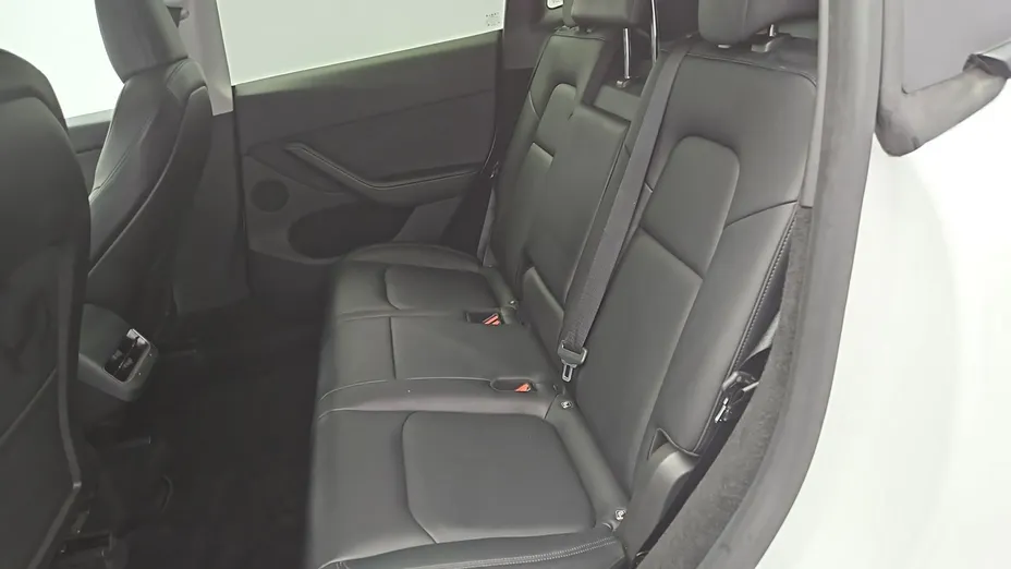 TESLA Model Y -