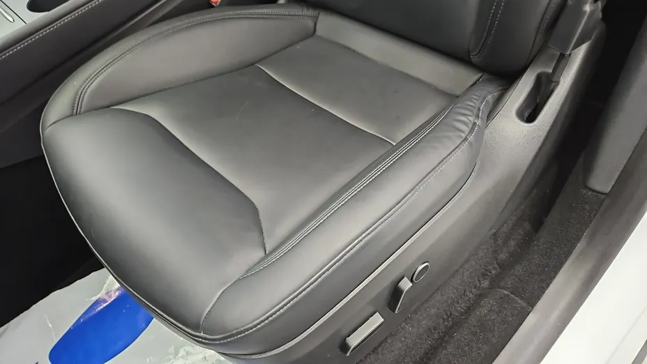 TESLA Model Y -