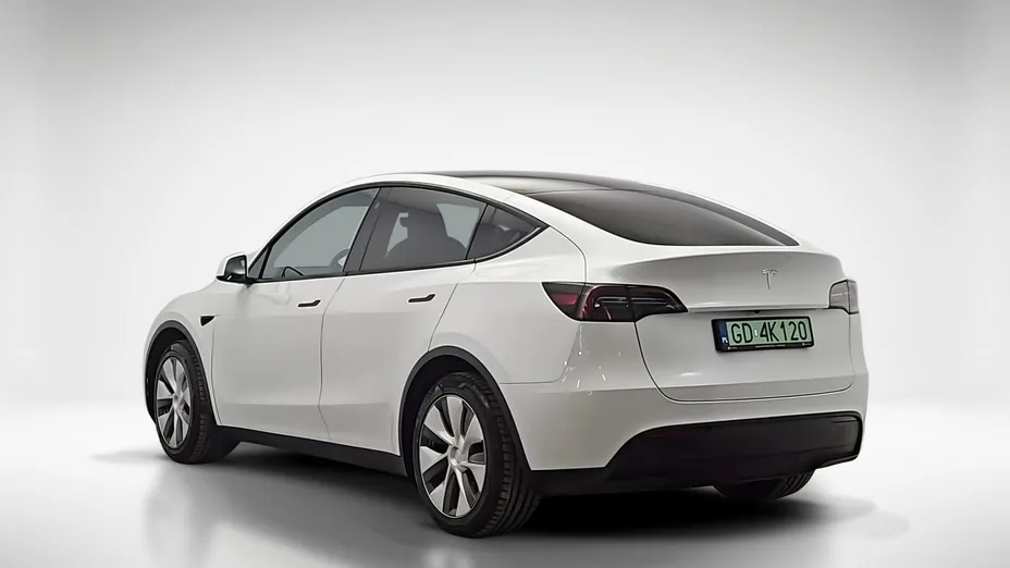 TESLA Model Y -