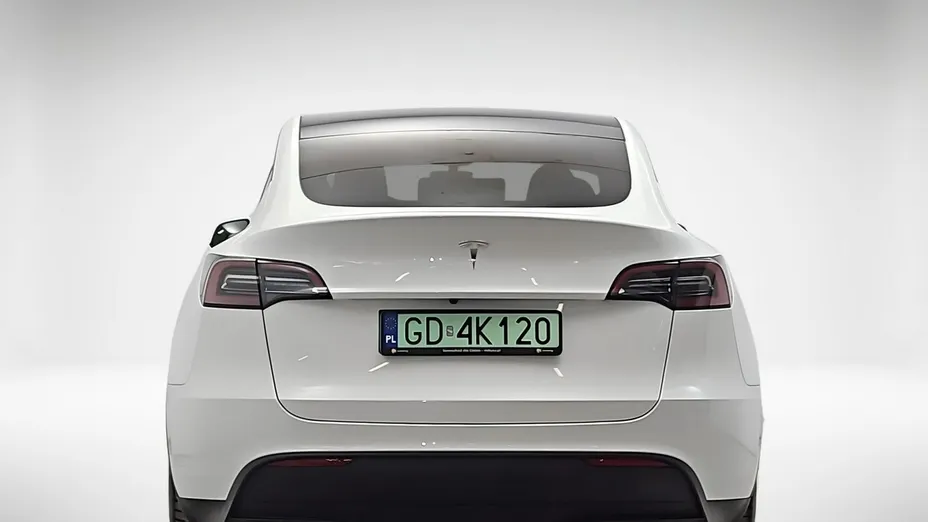 TESLA Model Y -