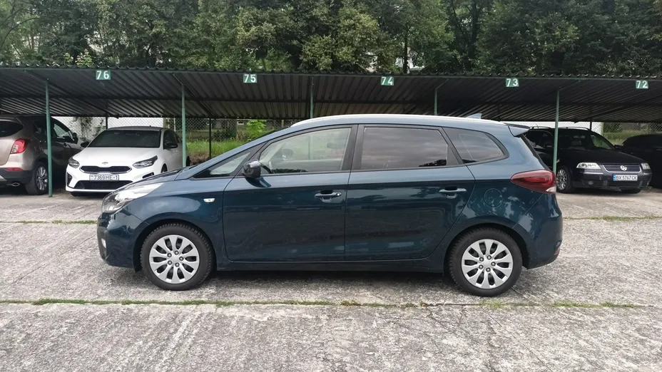 KIA Carens -