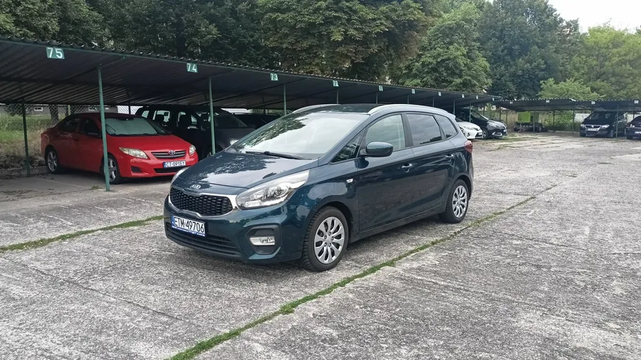 KIA Carens -