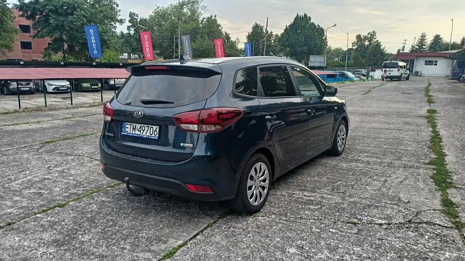 KIA Carens -