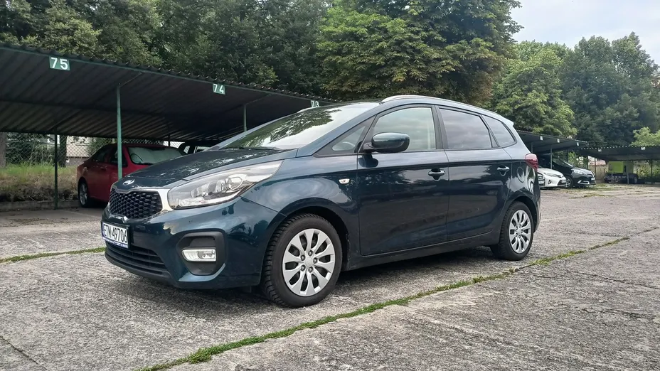 KIA Carens -