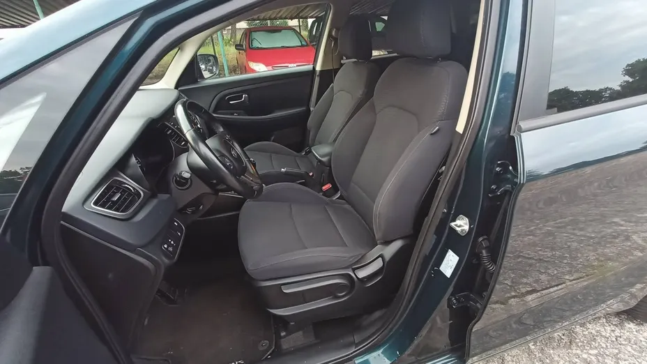 KIA Carens -