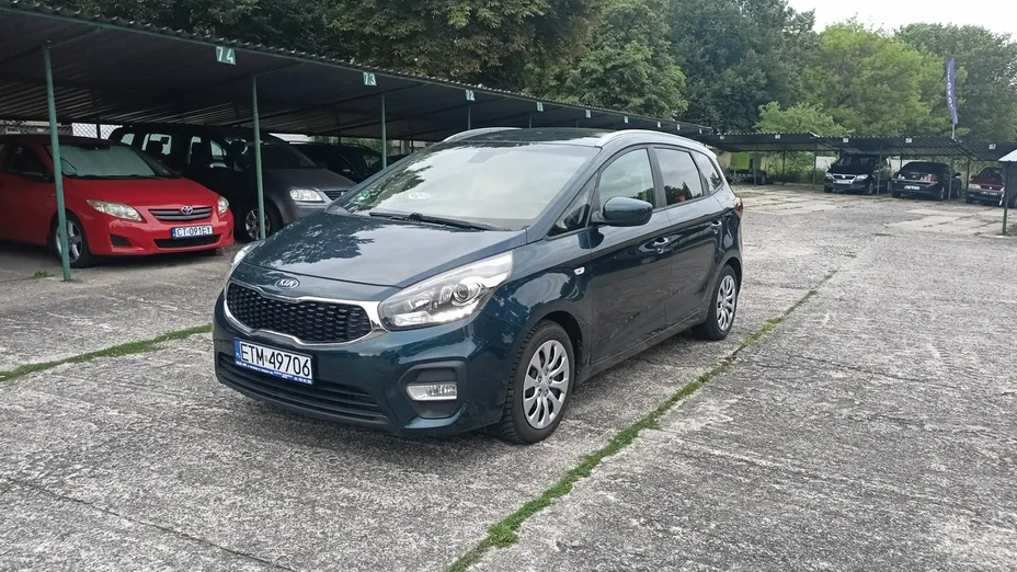 KIA Carens -