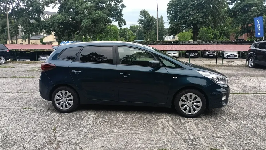 KIA Carens -