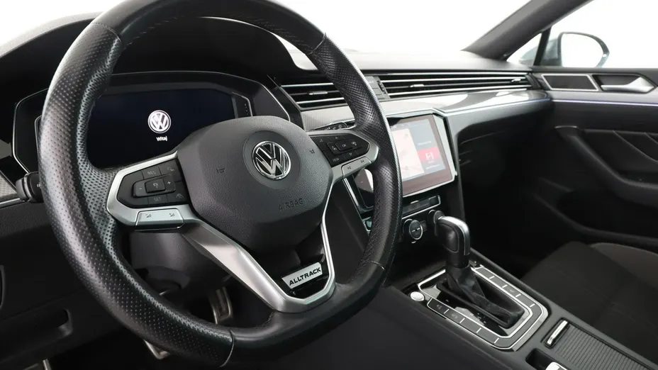 VOLKSWAGEN Passat -