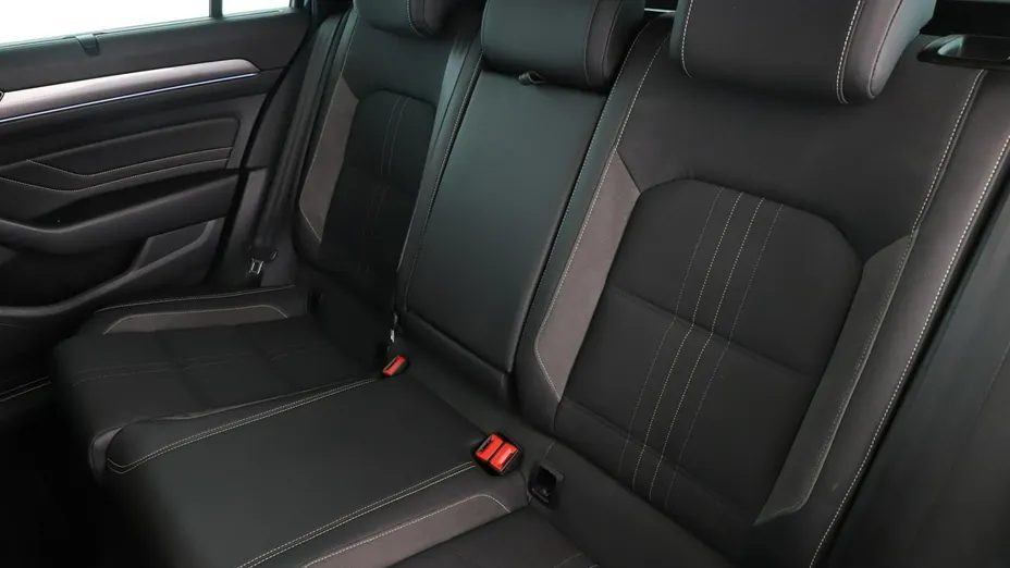 VOLKSWAGEN Passat -