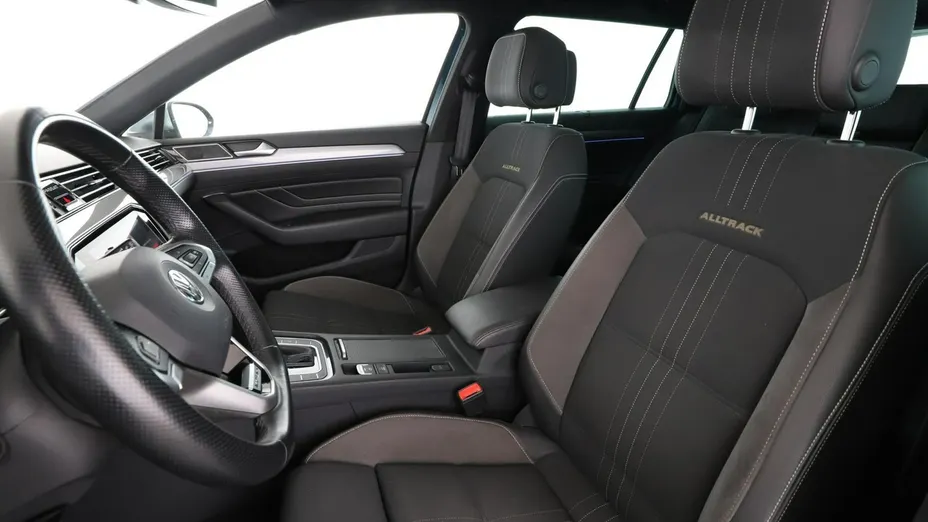 VOLKSWAGEN Passat -