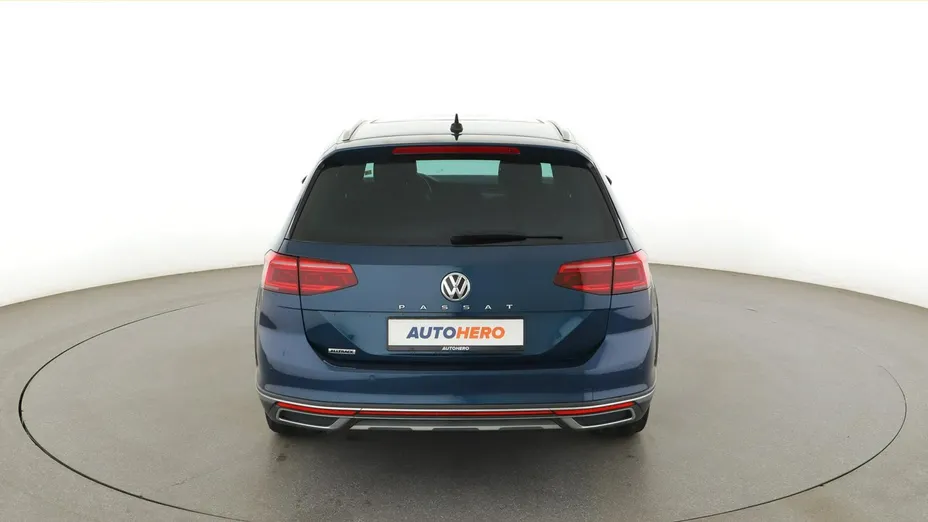 VOLKSWAGEN Passat -