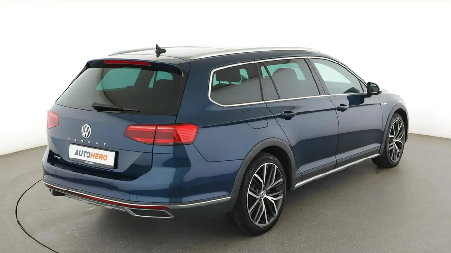VOLKSWAGEN Passat -