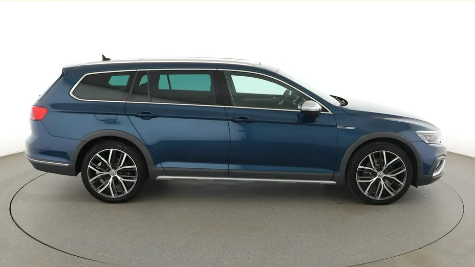 VOLKSWAGEN Passat -