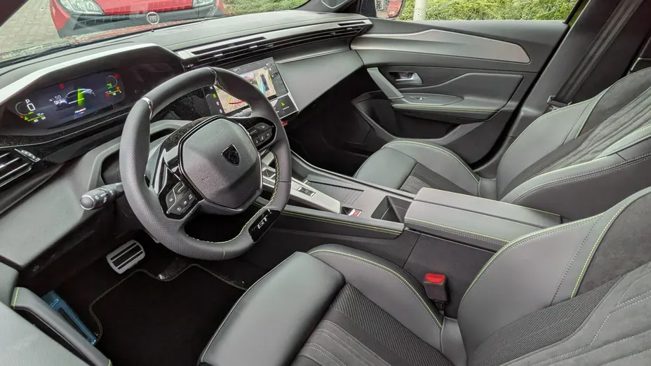 PEUGEOT 408 -
