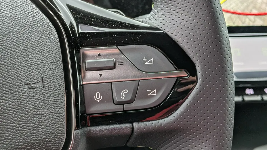 PEUGEOT 408 -