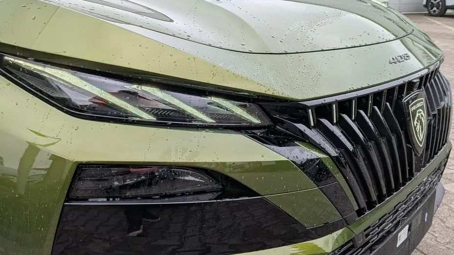 PEUGEOT 408 -