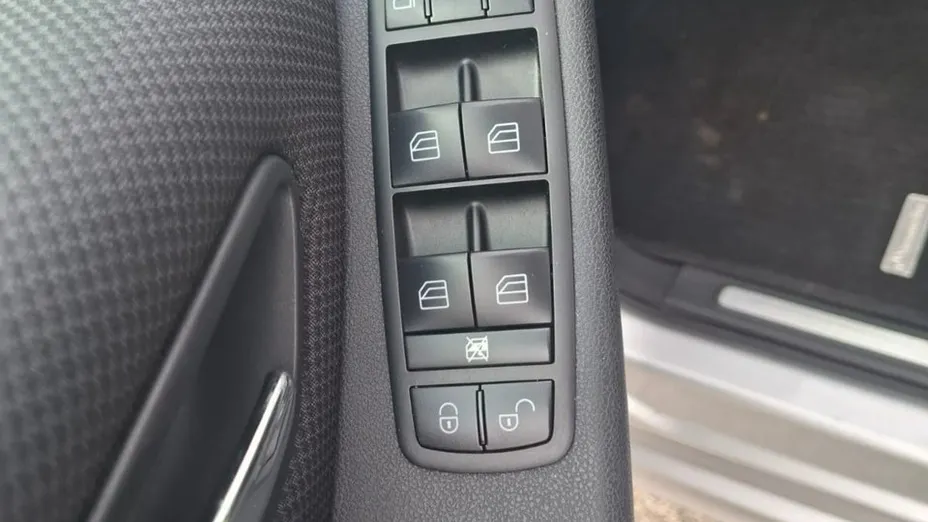 MERCEDES-BENZ E Klasa -