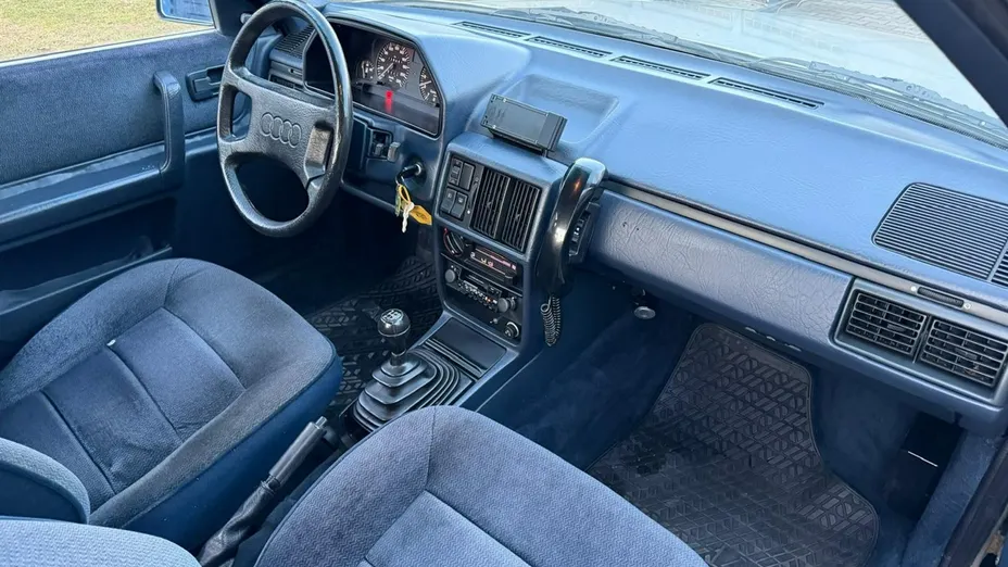 AUDI 100 -