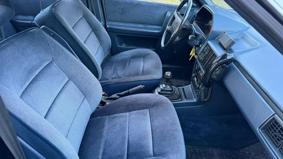 AUDI 100 -