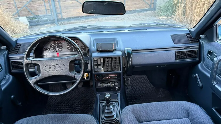AUDI 100 -