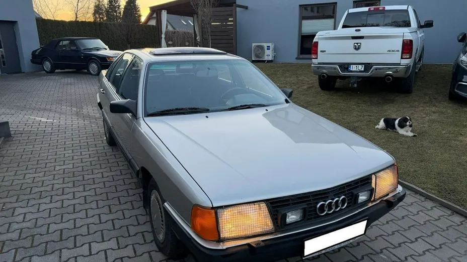 AUDI 100 -