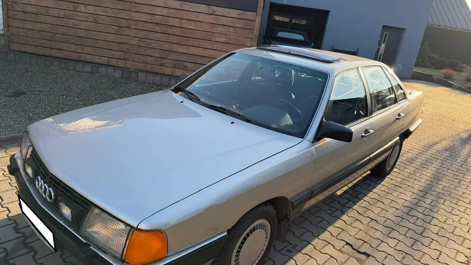 AUDI 100 -