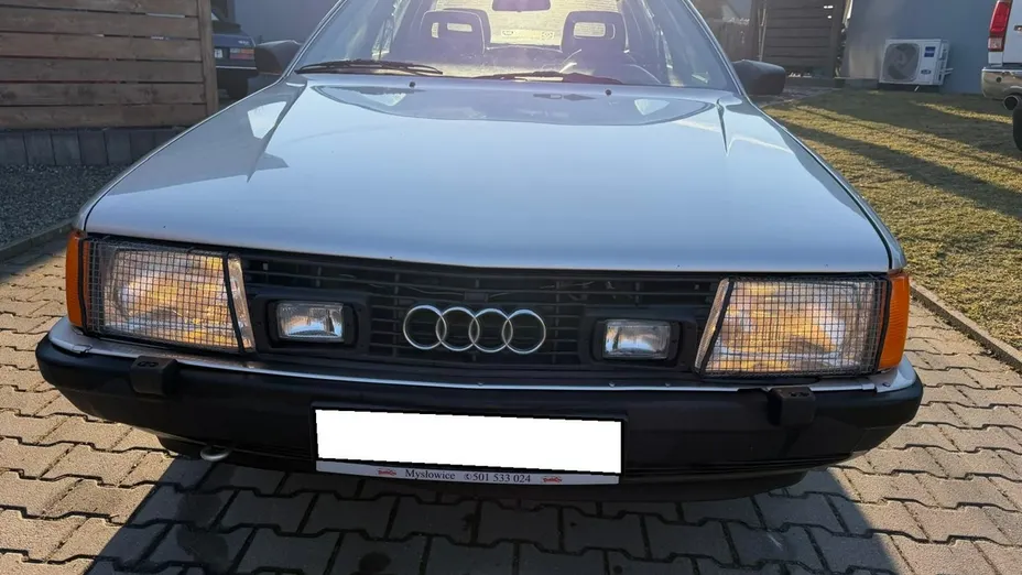 AUDI 100 -